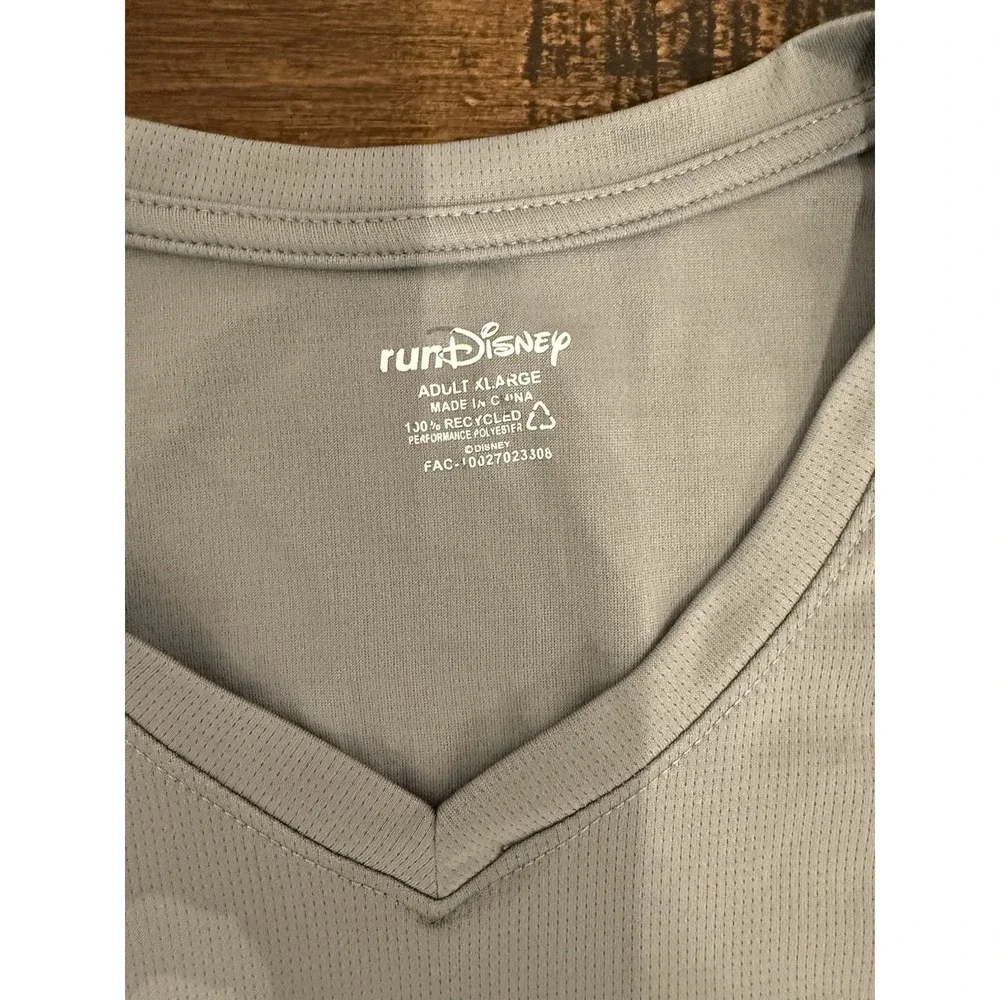 2024 Disney Disneyland Half Marathon RunDisney L/S Grey V Shirt XL Mickey Minnie